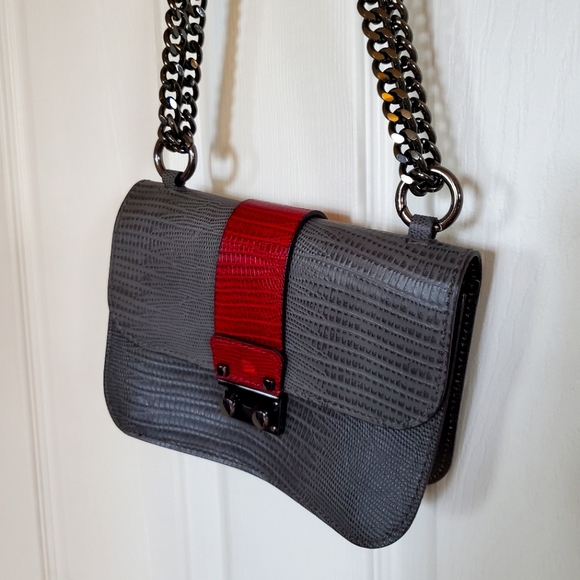 Source Unknown Accessories - Grey purse with a double chain shoulder strap